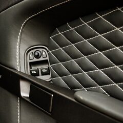 Aston Martin Vantage V8 Roadster 1