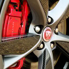 Jaguar F-Type R AWD 1