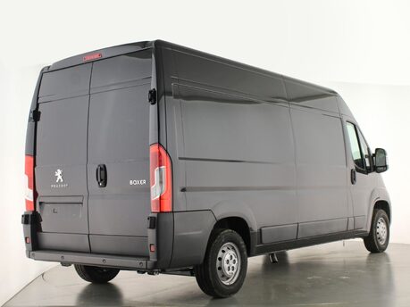 Peugeot Boxer 2.2 BlueHDi L3H2 Professional Van 140ps 11