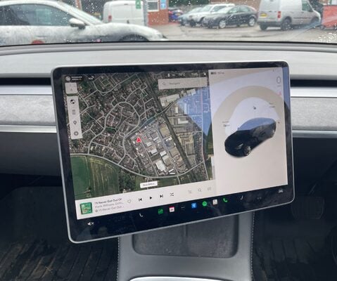 Display swivel bracket for Model 3 and Model Y