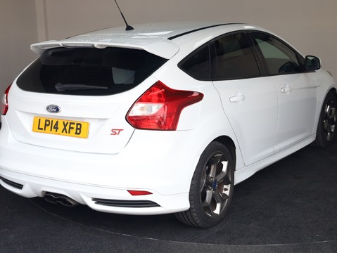 Ford Focus ST-2 7