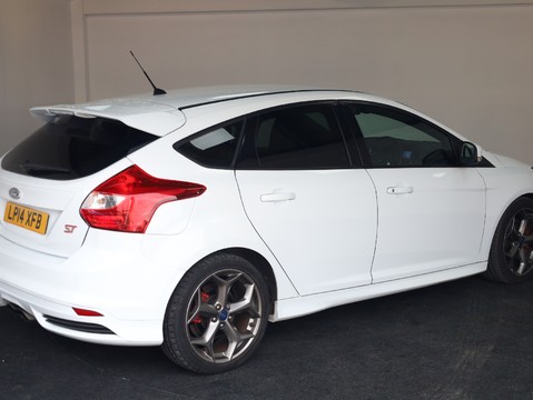 Ford Focus ST-2 9
