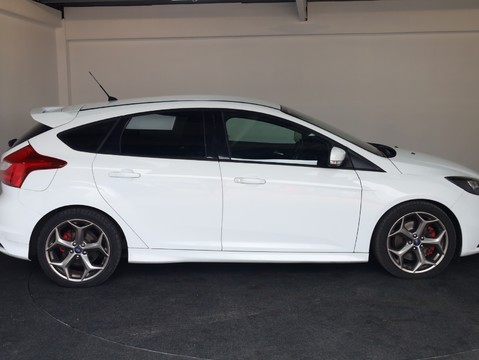 Ford Focus ST-2 10