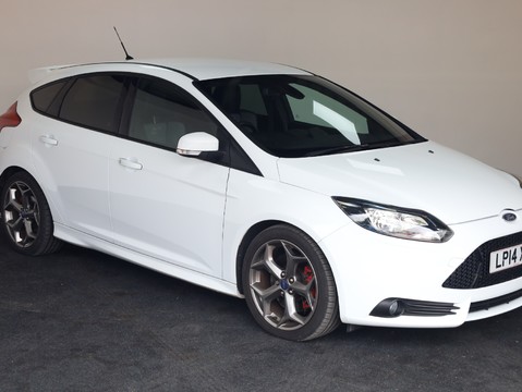 Ford Focus ST-2 13