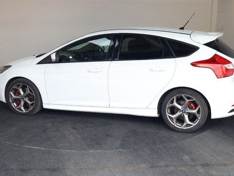 Ford Focus ST-2 4