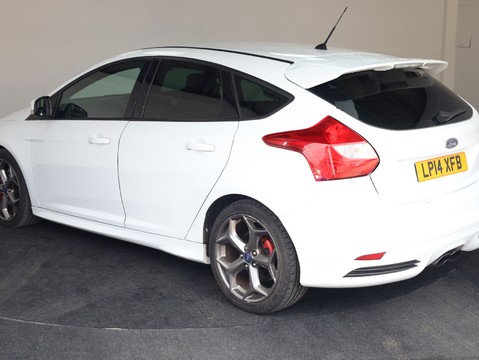 Ford Focus ST-2 6