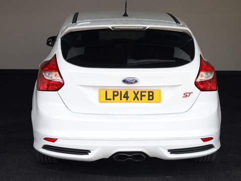 Ford Focus ST-2 5