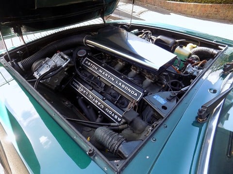 Aston Martin V8 Series 3 12