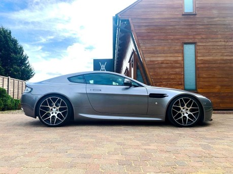 Aston Martin Vantage V8 13