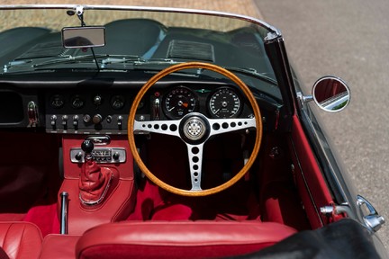 Jaguar E-Type 4.2 Roadster Series 1½ 19