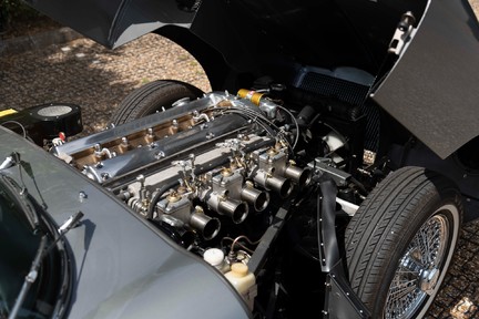 Jaguar E-Type 4.2 Roadster Series 1½ 29
