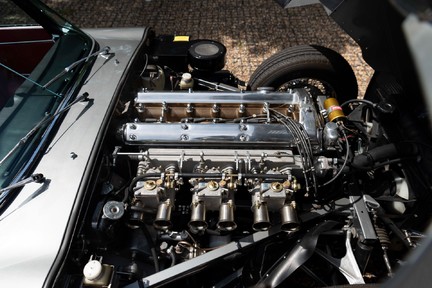 Jaguar E-Type 4.2 Roadster Series 1½ 27