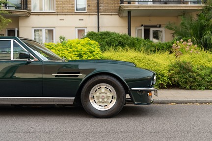 Aston Martin V8 Vantage ”Fliptail” Manual 10
