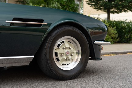 Aston Martin V8 Vantage ”Fliptail” Manual 11