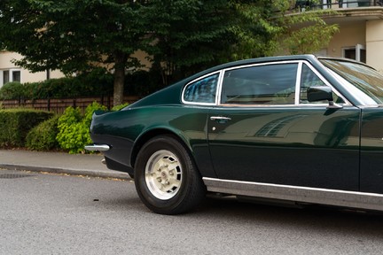 Aston Martin V8 Vantage ”Fliptail” Manual 12