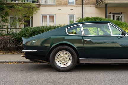 Aston Martin V8 Vantage ”Fliptail” Manual 13