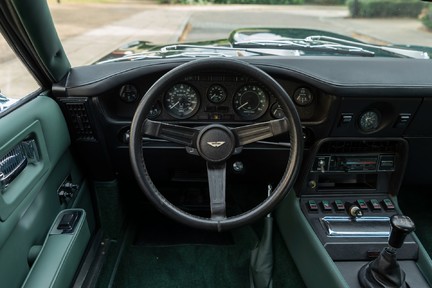 Aston Martin V8 Vantage ”Fliptail” Manual 16