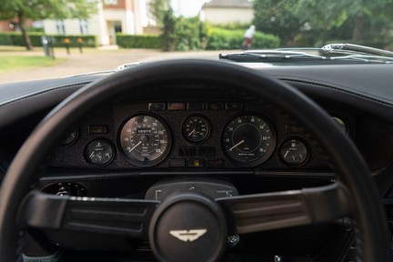 Aston Martin V8 Vantage ”Fliptail” Manual 17