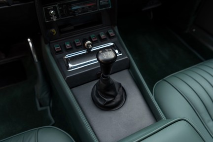 Aston Martin V8 Vantage ”Fliptail” Manual 21