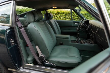 Aston Martin V8 Vantage ”Fliptail” Manual 25