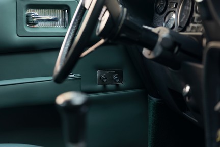 Aston Martin V8 Vantage ”Fliptail” Manual 26