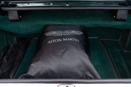 Aston Martin V8 Vantage ”Fliptail” Manual 35