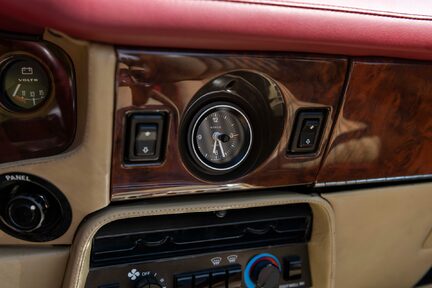 Aston Martin V8 Volante Series 2 27