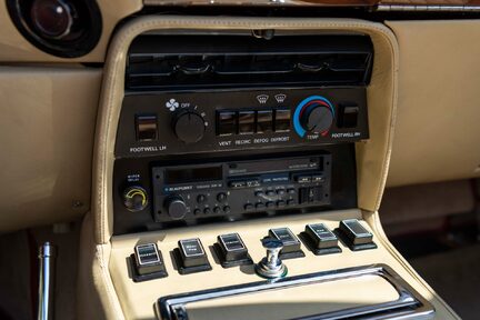 Aston Martin V8 Volante Series 2 28