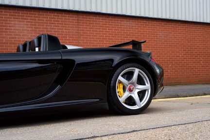 Porsche Carrera GT 11