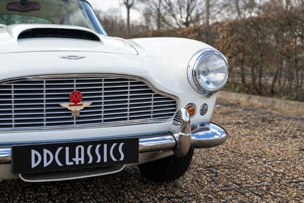 Aston Martin DB4 Series III 12