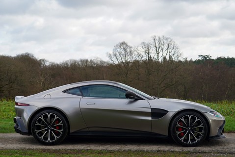 Aston Martin Vantage V8 3
