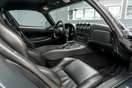 Dodge Viper GTS V10 8.0. LIMITED RUN PAINTWORK. SPORT SUSPENSION. RARE MODEL. 32