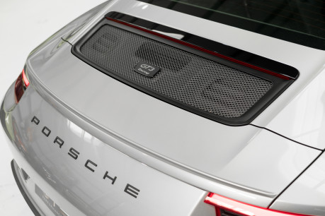 Porsche 911 GT3 TOURING. 4.0. 6-SPEED MANUAL. SPORTS CHRONO. REVERSING CAM 16