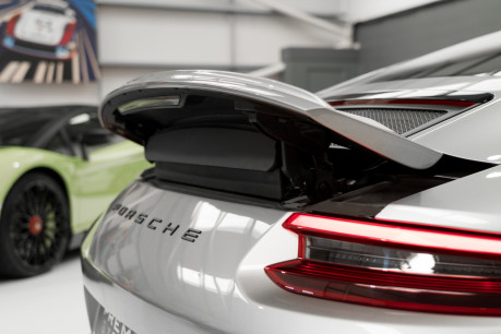 Porsche 911 GT3 TOURING. 4.0. 6-SPEED MANUAL. SPORTS CHRONO. REVERSING CAM 18