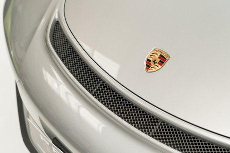 Porsche 911 GT3 TOURING. 4.0. 6-SPEED MANUAL. SPORTS CHRONO. REVERSING CAM 27