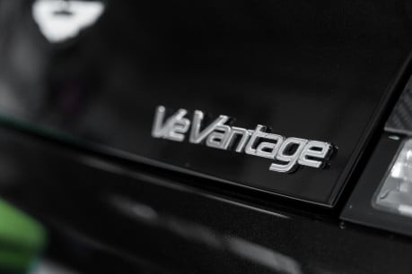 Aston Martin Vantage V12. RARE MANUAL GEARBOX. EXTERIOR & INTERIOR CARBON PACKS. CARBON SEATS. 10
