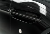 Aston Martin Vantage V12. RARE MANUAL GEARBOX. EXTERIOR & INTERIOR CARBON PACKS. CARBON SEATS. 19