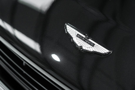 Aston Martin Vantage V12. RARE MANUAL GEARBOX. EXTERIOR & INTERIOR CARBON PACKS. CARBON SEATS. 25