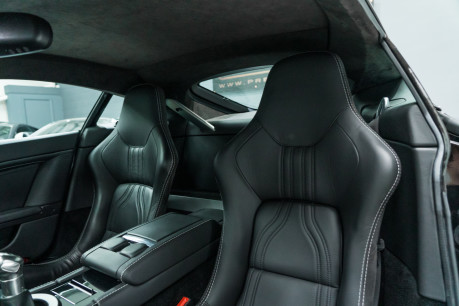 Aston Martin Vantage V12. RARE MANUAL GEARBOX. EXTERIOR & INTERIOR CARBON PACKS. CARBON SEATS. 33