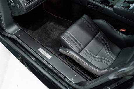 Aston Martin Vantage V12. RARE MANUAL GEARBOX. EXTERIOR & INTERIOR CARBON PACKS. CARBON SEATS. 35
