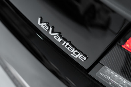 Aston Martin Vantage V12. RARE MANUAL GEARBOX. EXTERIOR & INTERIOR CARBON PACKS. CARBON SEATS. 3