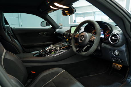 Mercedes-Benz Amg GT GT R. EXTERIOR & INTERIOR CARBON PACKS. PERFORMANCE SEATS. REVERSING CAMERA 31