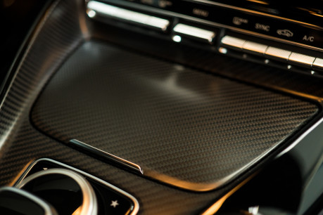 Mercedes-Benz Amg GT GT R. EXTERIOR & INTERIOR CARBON PACKS. PERFORMANCE SEATS. REVERSING CAMERA 48