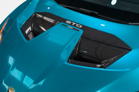 Lamborghini Huracan STO. FULL CARBON EXTERIOR PACK. LIFTING SYSTEM. SPORTS SEATS. FULL PPF. 28