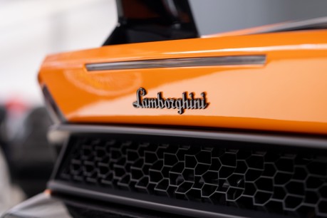 Lamborghini Huracan LP640-4 PERFORMANTE. LIFT SYSTEM. FULL TOPAZ PPF. LAMBO WARRANTY TO MAR 24. 29