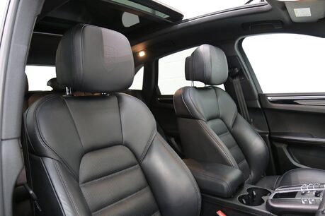 Porsche Macan S with Panoramic Roof, BOSE, 18-Way Seats and More Specification
