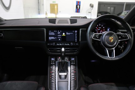Porsche Macan GTS - Pan Roof, GTS Interior Package and More 6