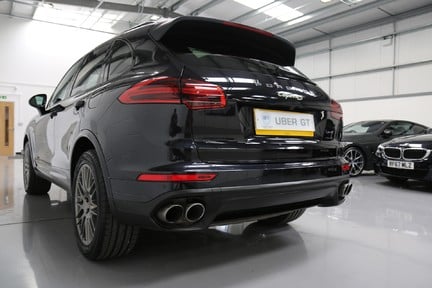 Porsche Cayenne S e-Hybrid Platinum Edition with a High Specification and FPSH 3
