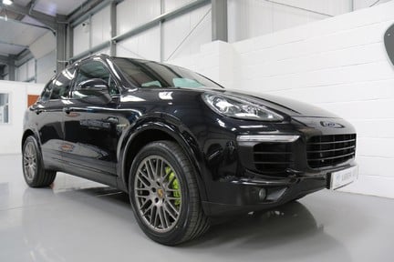 Porsche Cayenne S e-Hybrid Platinum Edition with a High Specification and FPSH 2