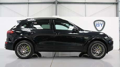 Porsche Cayenne S e-Hybrid Platinum Edition with a High Specification and FPSH Video